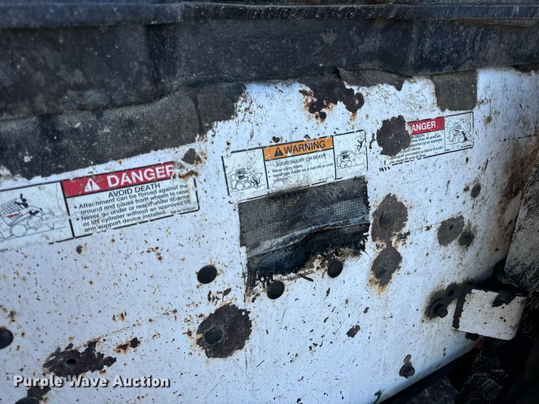 image for item EN5139 2005 Bobcat S300 skid steer loader