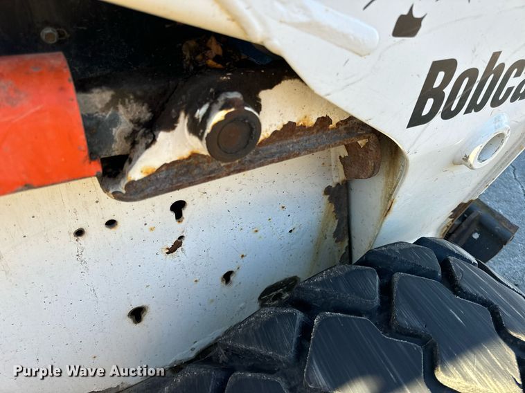 image for item EN5139 2005 Bobcat S300 skid steer loader