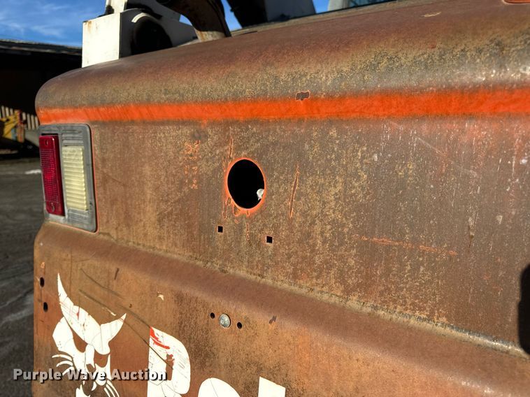 image for item EN5139 2005 Bobcat S300 skid steer loader