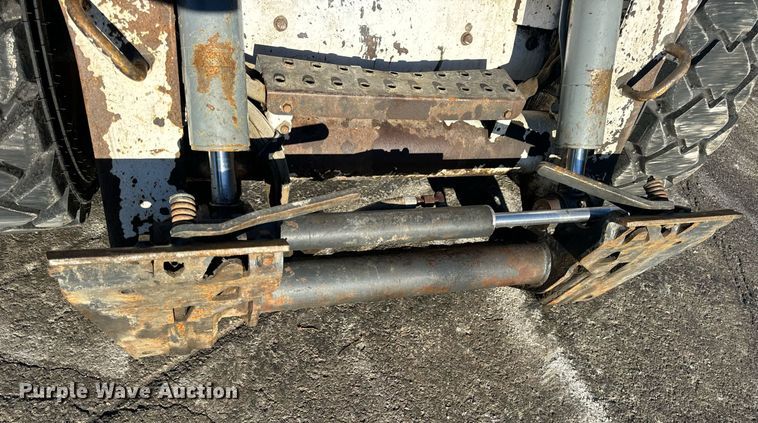 image for item EN5139 2005 Bobcat S300 skid steer loader