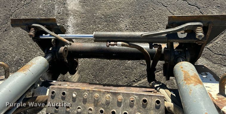 image for item EN5139 2005 Bobcat S300 skid steer loader