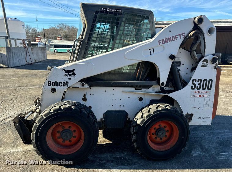 image for item EN5139 2005 Bobcat S300 skid steer loader