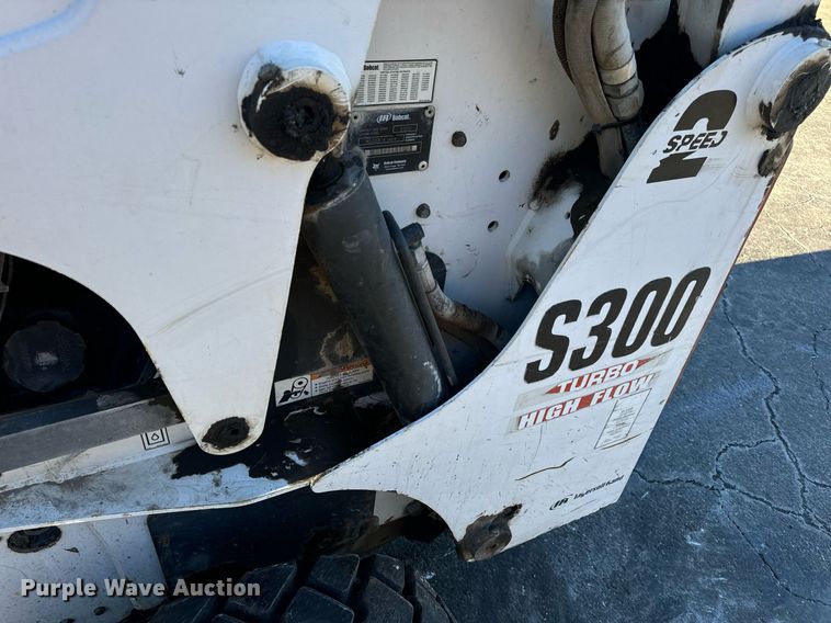 image for item EN5139 2005 Bobcat S300 skid steer loader