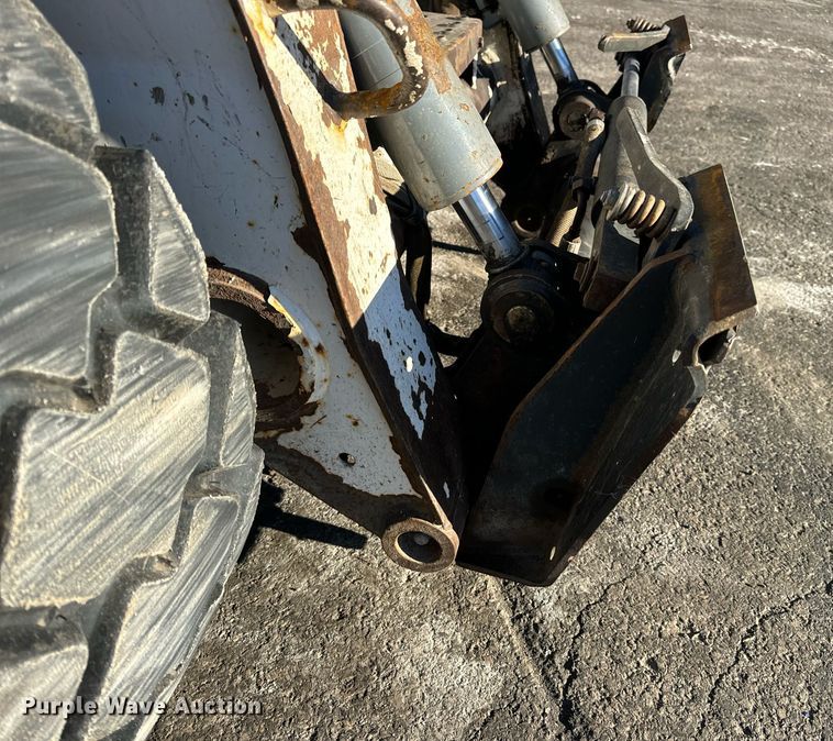 image for item EN5139 2005 Bobcat S300 skid steer loader