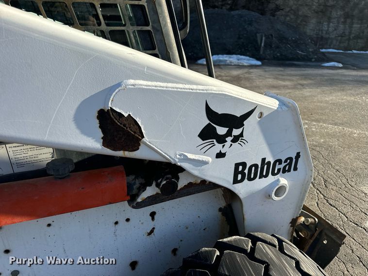 image for item EN5139 2005 Bobcat S300 skid steer loader