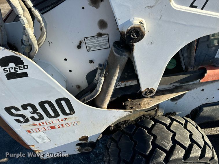 image for item EN5139 2005 Bobcat S300 skid steer loader