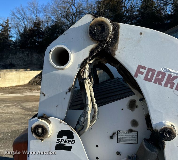 image for item EN5139 2005 Bobcat S300 skid steer loader