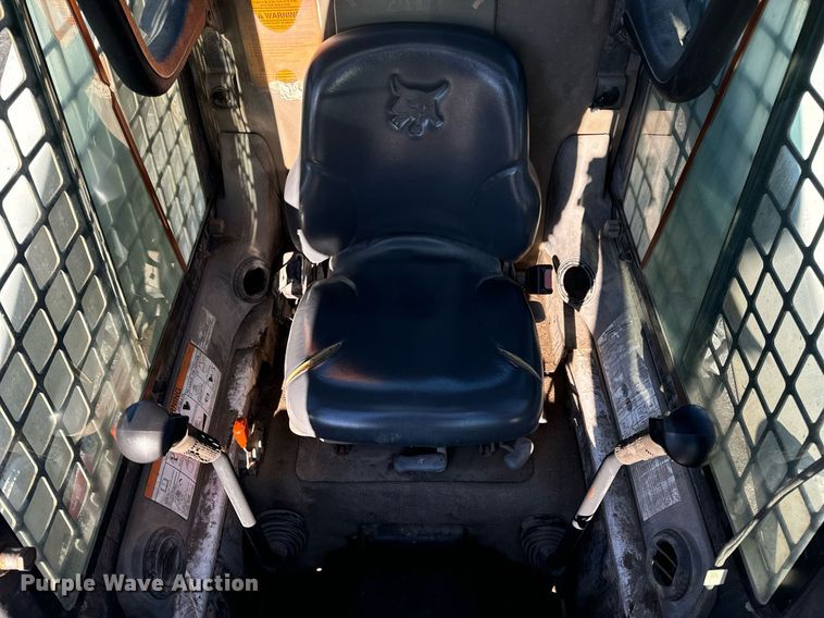 image for item EN5139 2005 Bobcat S300 skid steer loader