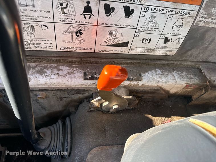 image for item EN5139 2005 Bobcat S300 skid steer loader
