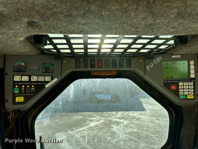 image for item EN5139 2005 Bobcat S300 skid steer loader