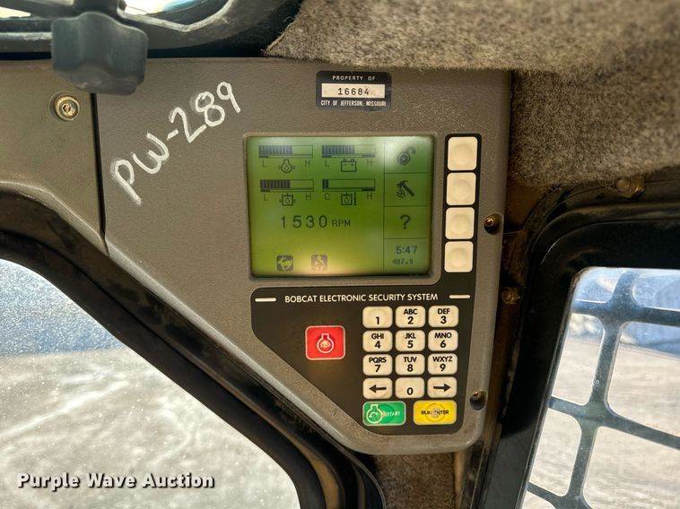 image for item EN5139 2005 Bobcat S300 skid steer loader