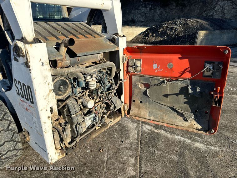image for item EN5139 2005 Bobcat S300 skid steer loader