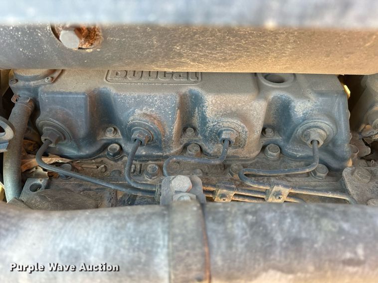 image for item EN5139 2005 Bobcat S300 skid steer loader