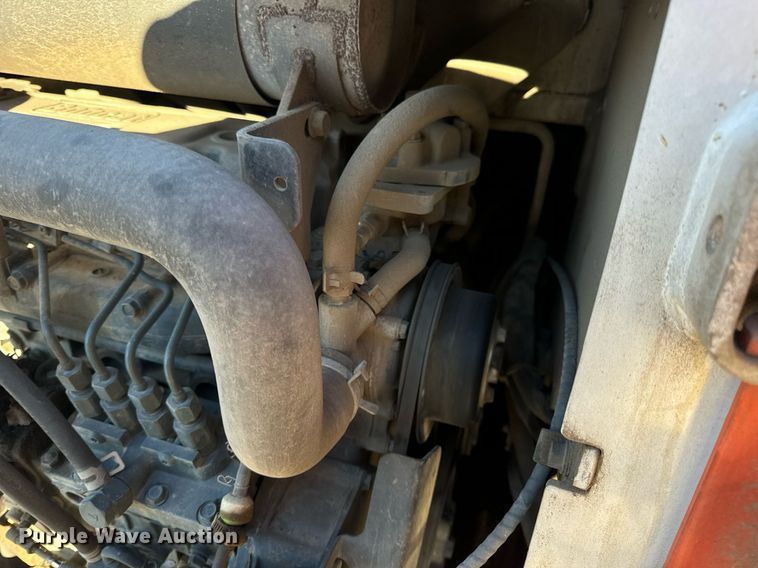 image for item EN5139 2005 Bobcat S300 skid steer loader