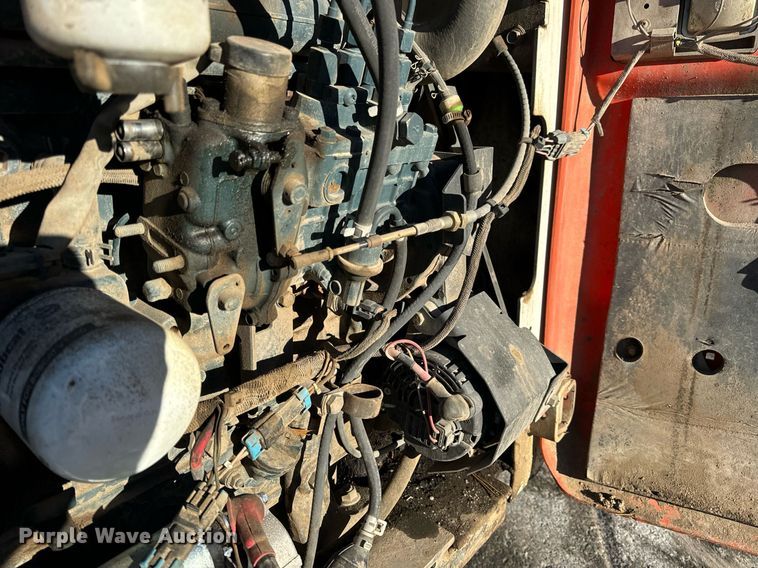 image for item EN5139 2005 Bobcat S300 skid steer loader