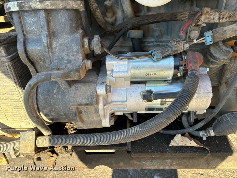 image for item EN5139 2005 Bobcat S300 skid steer loader