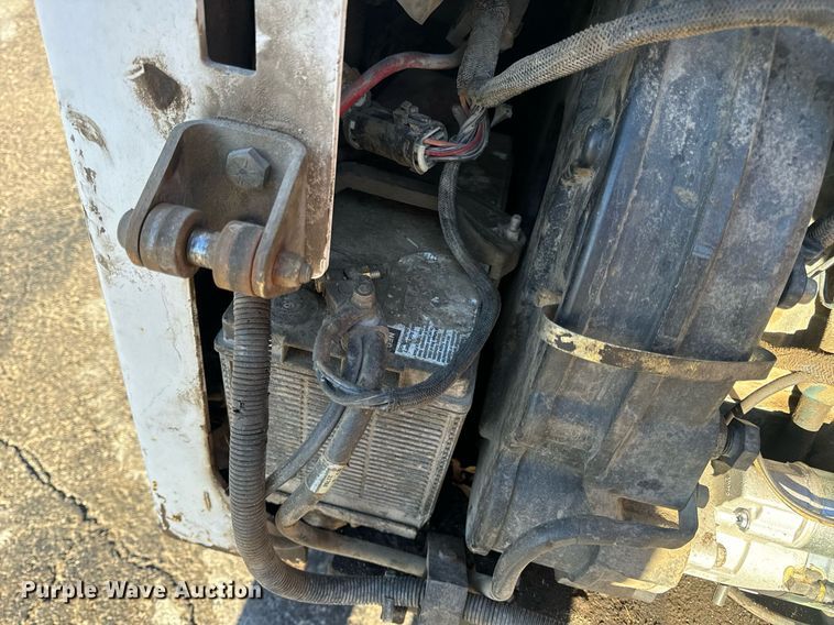 image for item EN5139 2005 Bobcat S300 skid steer loader