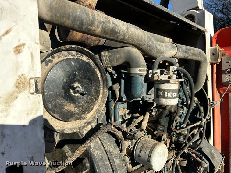 image for item EN5139 2005 Bobcat S300 skid steer loader