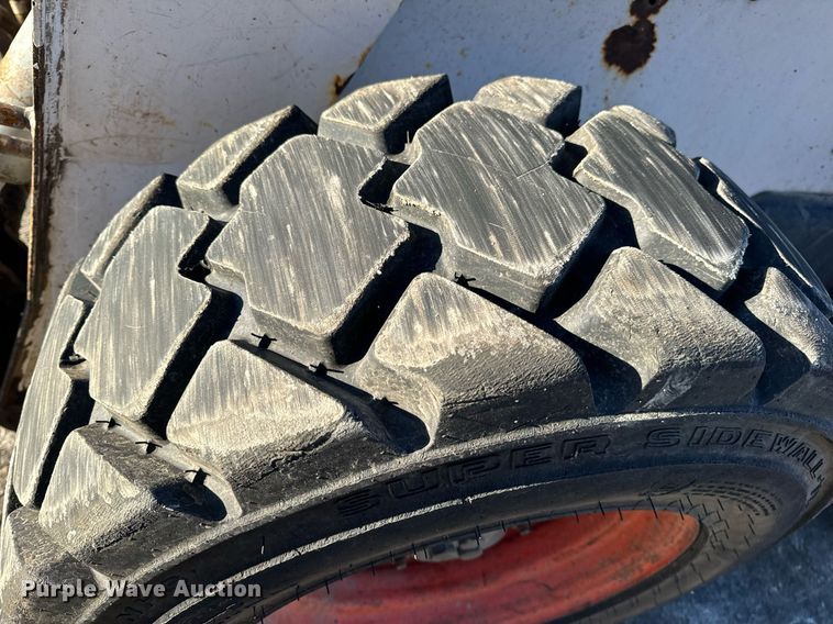 image for item EN5139 2005 Bobcat S300 skid steer loader