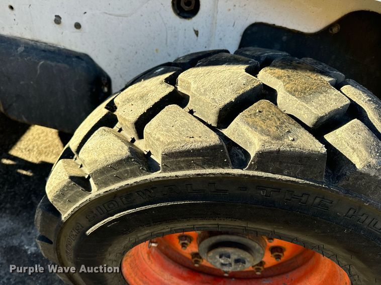 image for item EN5139 2005 Bobcat S300 skid steer loader