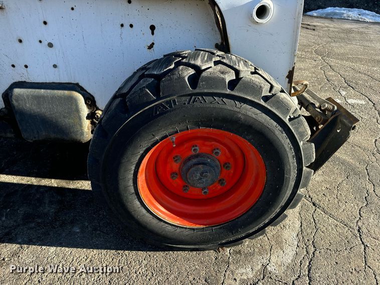 image for item EN5139 2005 Bobcat S300 skid steer loader