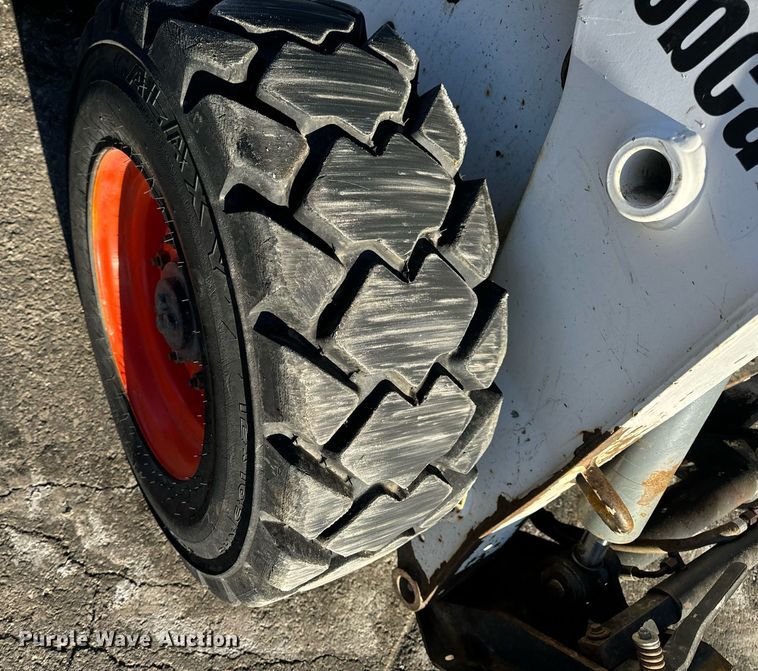 image for item EN5139 2005 Bobcat S300 skid steer loader