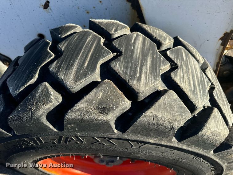 image for item EN5139 2005 Bobcat S300 skid steer loader