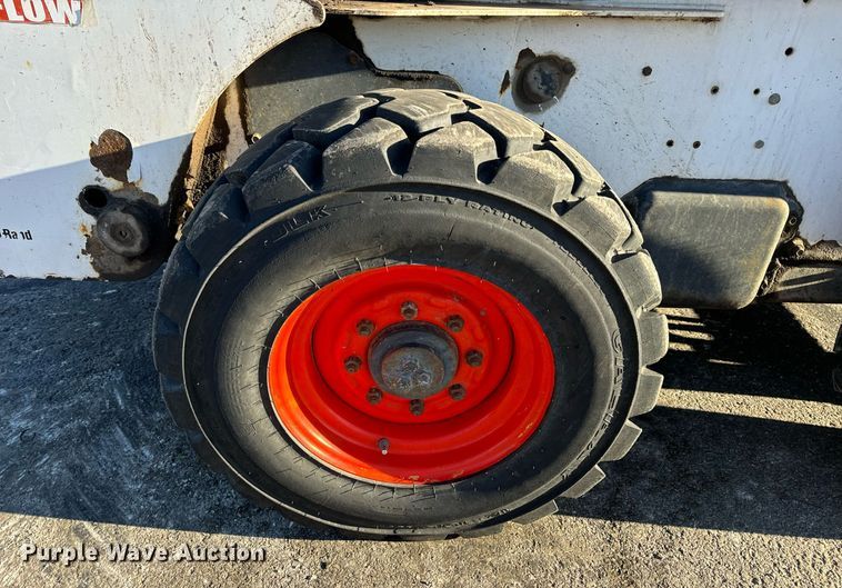 image for item EN5139 2005 Bobcat S300 skid steer loader