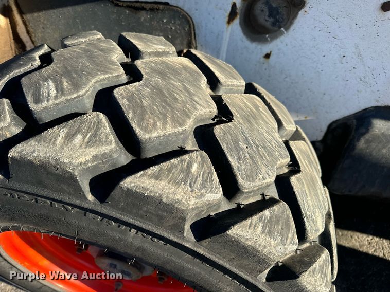 image for item EN5139 2005 Bobcat S300 skid steer loader