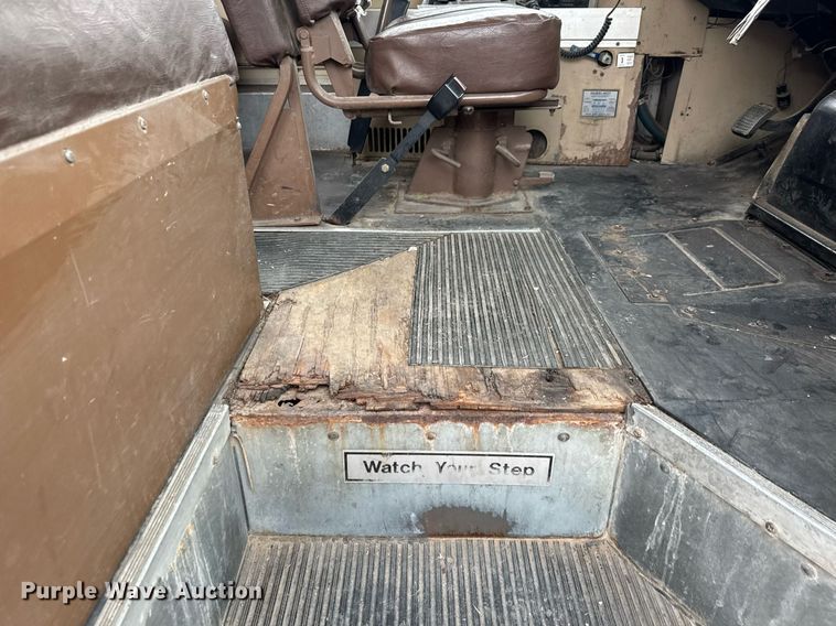 image for item EQ1001 1993 Ford B700 school bus