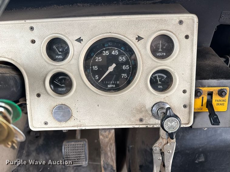 image for item EQ1001 1993 Ford B700 school bus