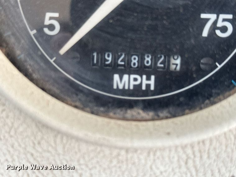 image for item EQ1001 1993 Ford B700 school bus