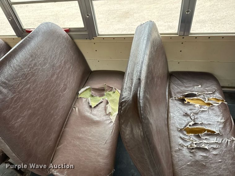 image for item EQ1001 1993 Ford B700 school bus