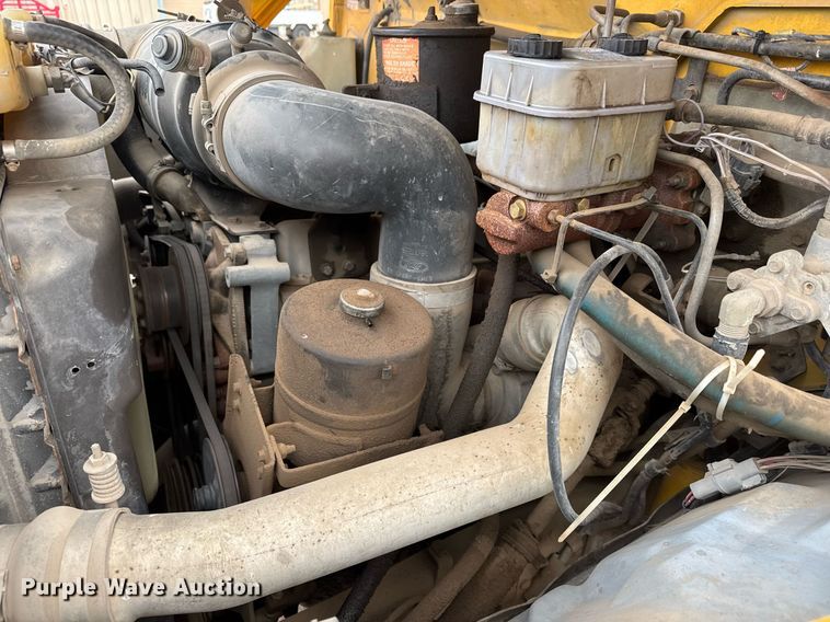 image for item EQ1001 1993 Ford B700 school bus