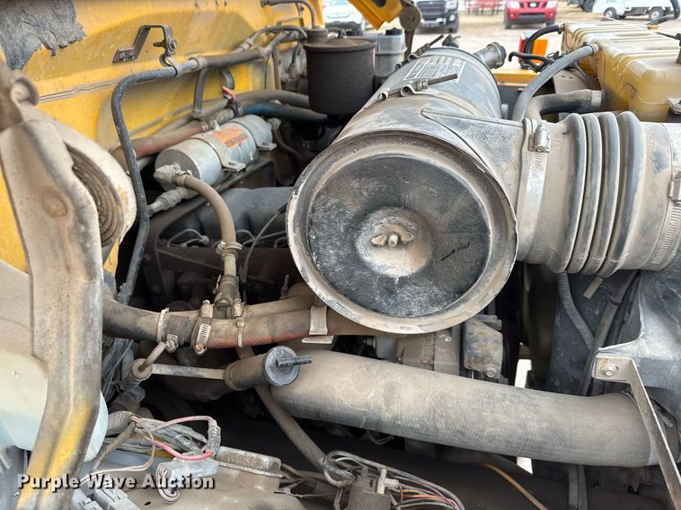 image for item EQ1001 1993 Ford B700 school bus