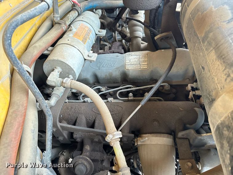 image for item EQ1001 1993 Ford B700 school bus