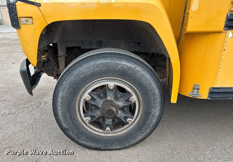 image for item EQ1001 1993 Ford B700 school bus