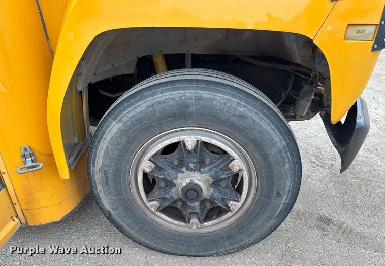image for item EQ1001 1993 Ford B700 school bus