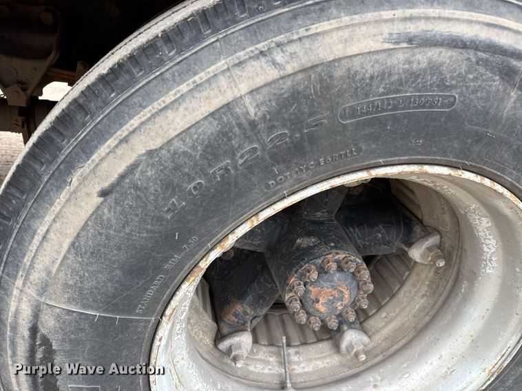 image for item EQ1001 1993 Ford B700 school bus