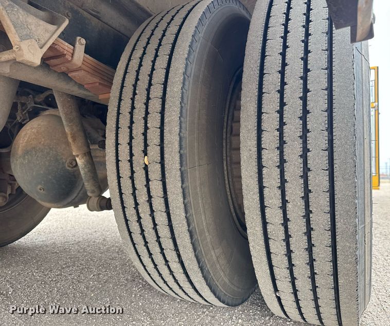 image for item EQ1001 1993 Ford B700 school bus