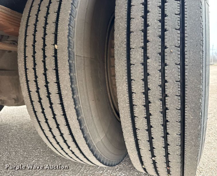 image for item EQ1001 1993 Ford B700 school bus