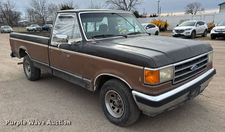 image for item EQ1003 1990 Ford F150 pickup truck