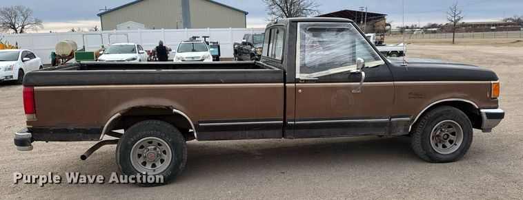 image for item EQ1003 1990 Ford F150 pickup truck