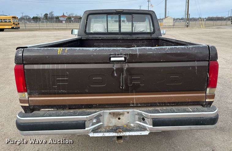 image for item EQ1003 1990 Ford F150 pickup truck