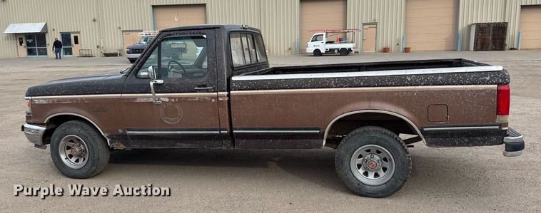 image for item EQ1003 1990 Ford F150 pickup truck
