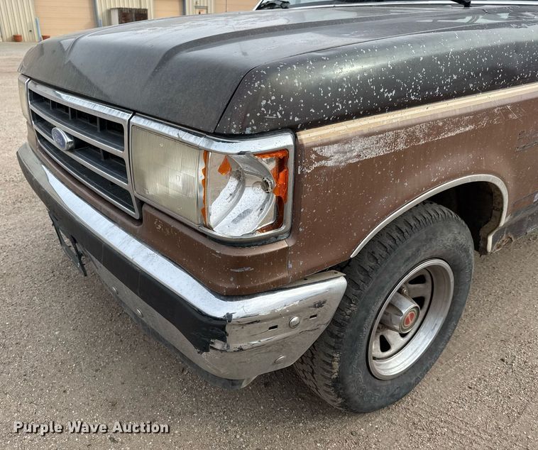 image for item EQ1003 1990 Ford F150 pickup truck