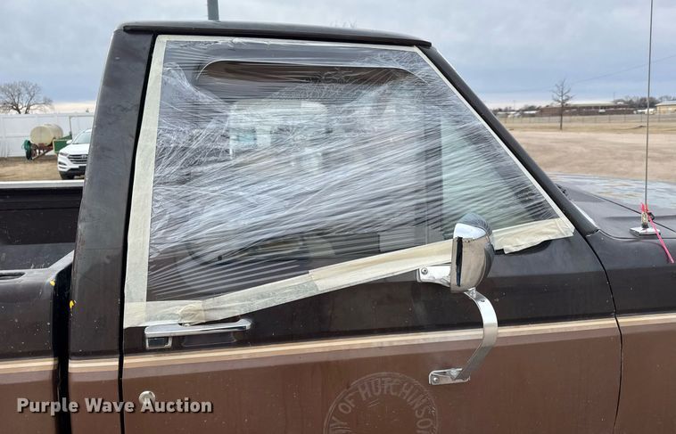 image for item EQ1003 1990 Ford F150 pickup truck