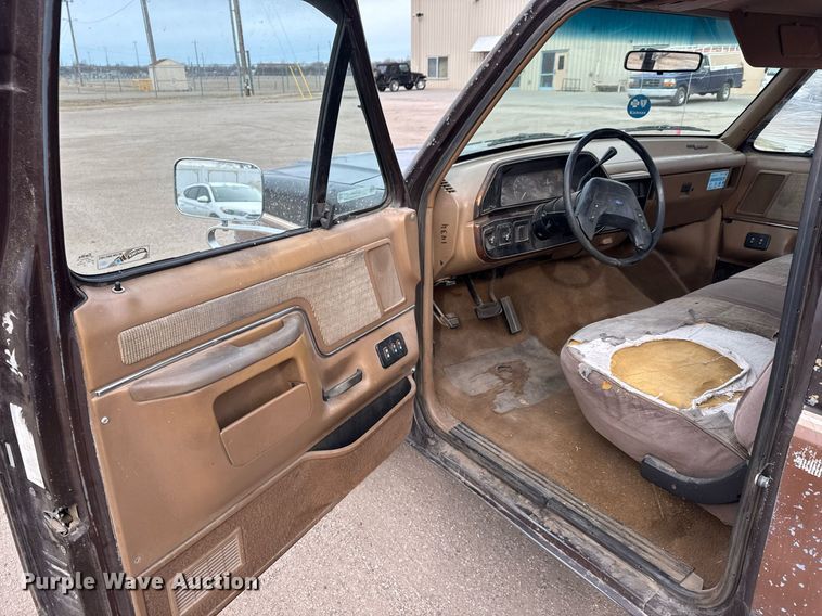 image for item EQ1003 1990 Ford F150 pickup truck