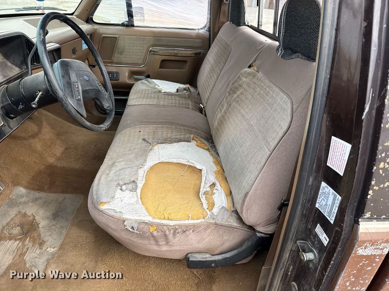 image for item EQ1003 1990 Ford F150 pickup truck