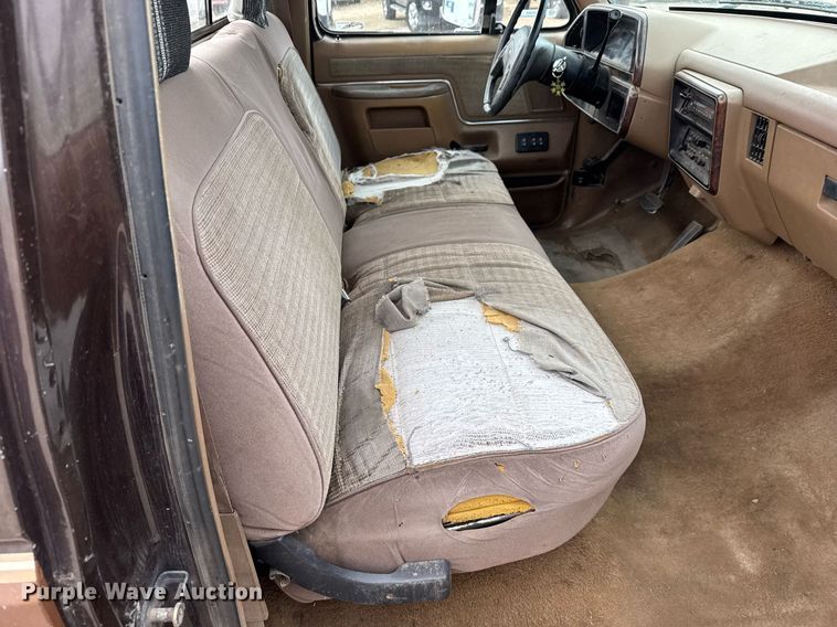 image for item EQ1003 1990 Ford F150 pickup truck